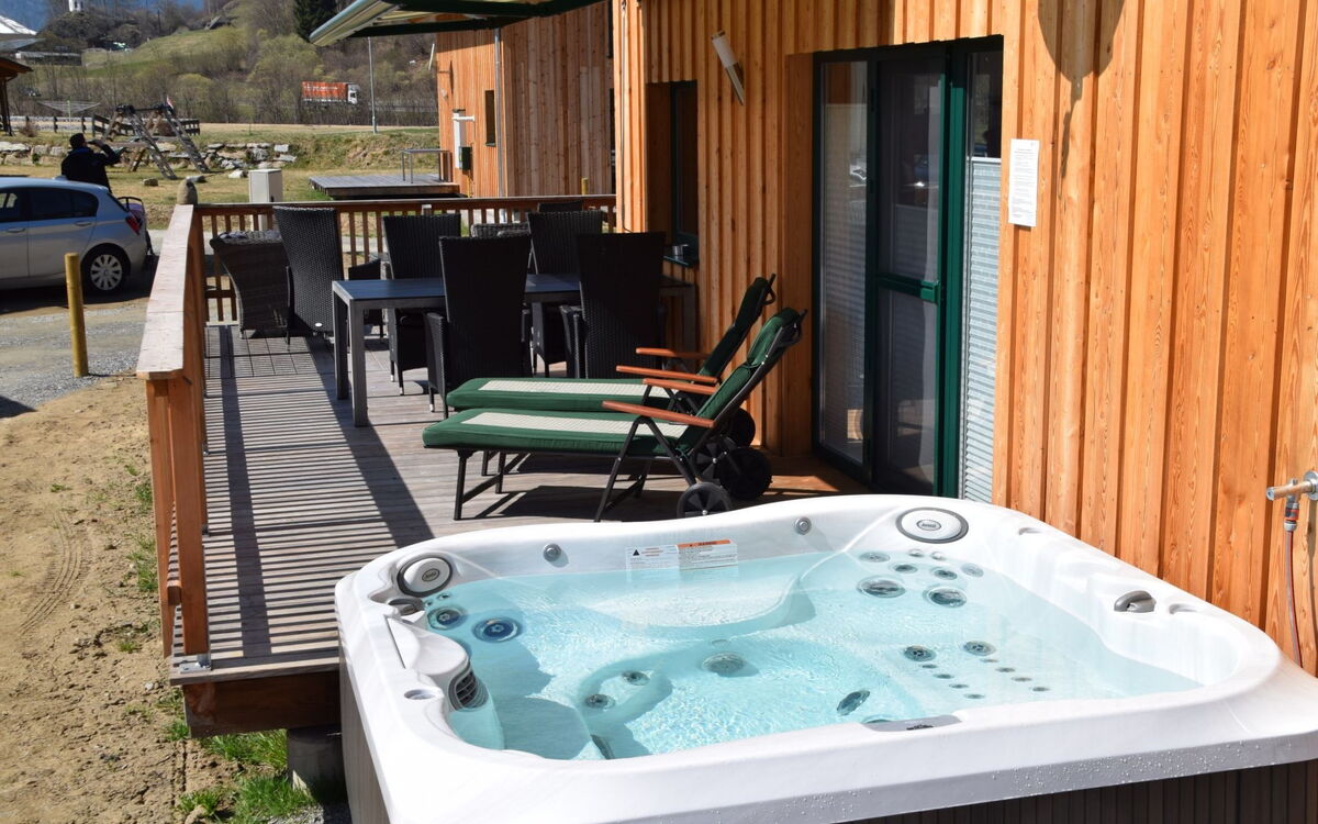 Superior # 15 mit Ir-Sauna & Sprudelbad