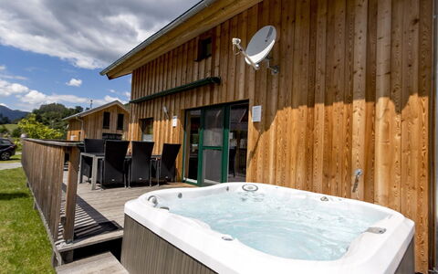 Superior # 15 mit Ir-Sauna & Sprudelbad: Himmel, Sky, Ejendom, Bygning, Badekar, Træ, Skygge, Fritid, Vindue, Vand