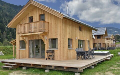 Murau 202: Sky, Himmel, Bygning, Ejendom, Vindue, Plante, Hus, Træ, Træ, Land Lot