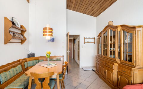 Haus Point: Møbel, Ejendom, Bord, Cabinetry, Træ, Indretning, Bygning, Skuffe, Reoler, Etage