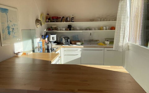 Chalet Weitblick: Cabinetry, Møbel, Countertop, Bygning, Bord, Træ, Køkken, Indretning, Etage, Gulvbelægning