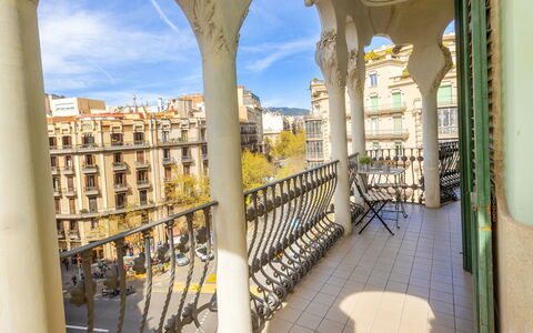 Eix.dret:roger de Lluria Valencia: Himmel, Bygning, Sky, Vindue, Træ, Skygge, Ejendom, Hus, City, Facade