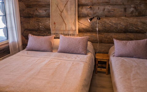 Harjula: Soveværelse, Træ, Seng, Sengetøj, Sengetøj, Møbel, Etage, Gulvbelægning, Sengetøj, Bed Frame