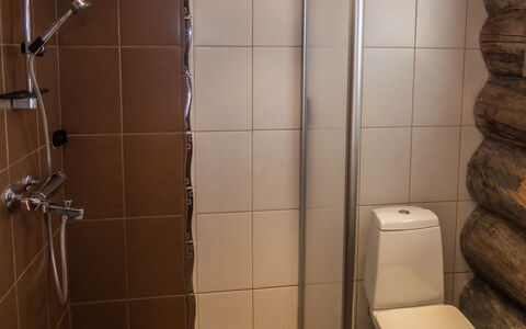 Harjula: Toiletbræt, Badeværelse, Gulvbelægning, Toilet, Sanitærarmatur, Etage, Indretning, Vvs, Værelse, Flise