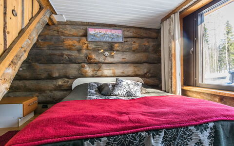 Mustalampi 2 Kurkiaura: Træ, Soveværelse, Sengetøj, Sengetøj, Seng, Værelse, Hjem, Sengetøj, Pude, Bed Frame