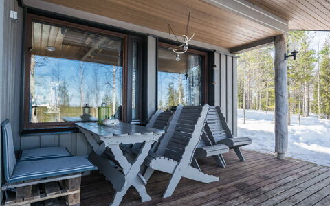 Mustalampi 5 Satakieli: Træ, Planke, Hårdttræ, Sommerhus, Bjælkehytte, Vinter, Dæk, Skygge, Veranda, Tømmer