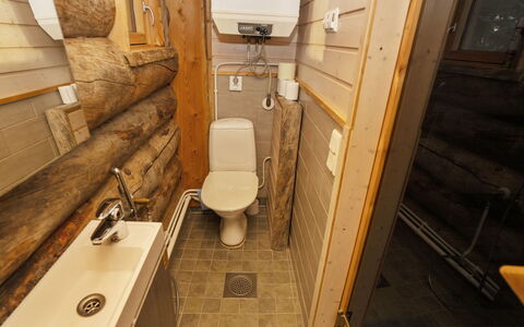 Saarenkainalo: Træ, Gulvbelægning, Etage, Bejdse, Hårdttræ, Bjælkehytte, Sanitærarmatur, Toiletbræt, Planke, Tømmer