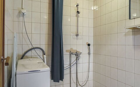 Saariselän Väärtin Kammi 2: Sanitærarmatur, Gulvbelægning, Badeværelse, Etage, Vvs, Bruser, Brusehoved, Tap, Indretning, Håndvask