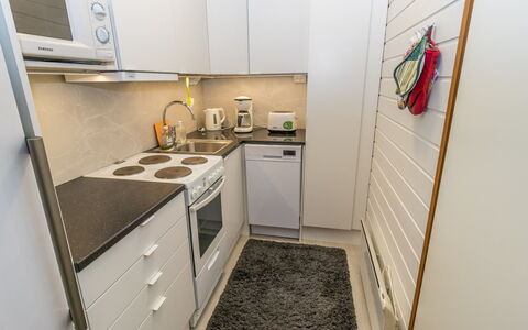 Saariselän Väärtin Kammi 2: Køkken Apparat, Gulvbelægning, Større Bandage, Køkken, Træ, Etage, Indretning, Countertop, Møbel, Værelse