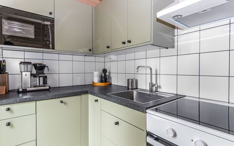 Villa Goskanjavri: Køkken, Køkken Apparat, Cabinetry, Countertop, Større Bandage, Træ, Gulvbelægning, Indretning, Komfur, Køkkenvask
