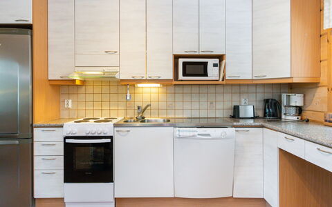 Hot Pool Cottage Iitu: Køkken Apparat, Køkken, Countertop, Cabinetry, Større Bandage, Møbel, Husholdningsapparat, Træ, Indretning, Gulvbelægning