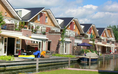 Oostergeest: Sky, Himmel, Plante, Bygning, Vindue, Vand, Hus, Urban Design, Sommerhus, Fritid