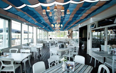 Hulshorst 200: Restaurant, Bygning, Ejendom, Loft, Indretning, Arkitektur, Værelse, Ejendom, Bord, Møbel