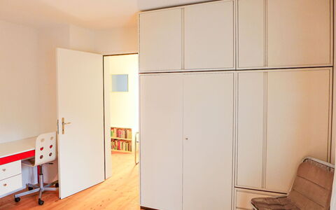 Chesa Vuorcha: Møbel, Cabinetry, Bygning, Komfort, Træ, Gulvbelægning, Indretning, Etage, Dør