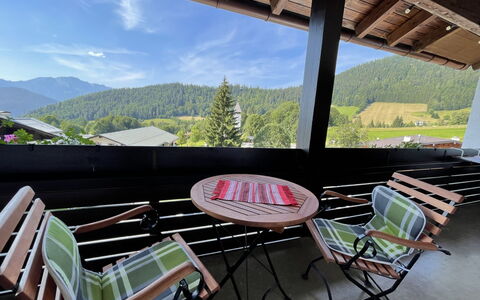 Berchtesgaden 300: Plante, Møbel, Ejendom, Vindue, Stol, Bygning, Træ, Belysning, Blomsterkrukke, Arkitektur