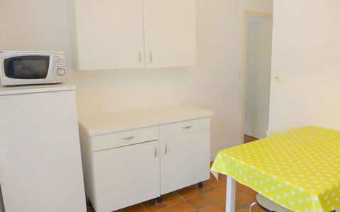 Pasteur: Cabinetry, Møbel, Bygning, Indretning, Køkken Apparat, Stol, Etage, Hus, Gulvbelægning