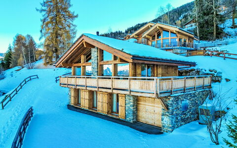 Chalet Flocon de Neige: Himmel, Bygning, Sne, Vindue, Træ, Hus, Hældning, Træ, Plante, Sommerhus