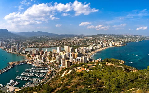 Calpe Calp 315: Sky, Vand, Himmel, Vandressourcer, Bygning, Bjerg, Blå, Skyscraper, Naturlige Landskab, Cityscape