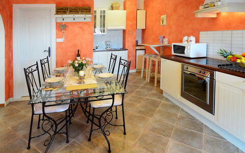 Villa Olea: Ejendom, Værelse, Bygning, Møbel, Etage, Køkken, Indretning, Hus, Countertop, Ejendom