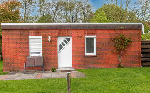 Kajüte: Himmel, Ejendom, Plante, Træ, Træ, Land Lot, Dør, Arkitektur, Mursten