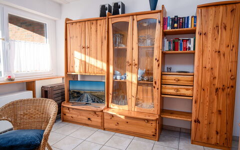 Achtern Diek: Møbel, Cabinetry, Ejendom, Vindue, Hylde, Træ, Reoler, Skuffe, Indretning, Etage