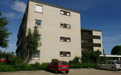 Norddeich 780: Bil, Hjul, Plante, Himmel, Køretøj, Bygning, Ejendom, Vindue