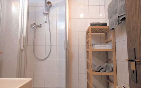Norddeich 794: Ejendom, Sanitærarmatur, Brusehoved, Bygning, Badeværelse, Tap, Bruser, Hus, Indretning