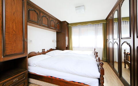 Zermatt 654: Bygning, Møbel, Ejendom, Cabinetry, Komfort, Træ, Bed Frame, Hus, Indretning, Etage