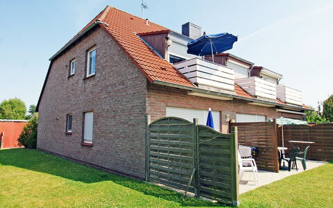 Kluntje: Himmel, Bygning, Plante, Hus, Træ, Land Lot, Græs, Træ, Sommerhus, Naturlige Landskab
