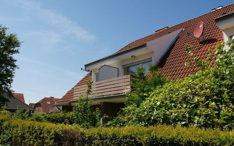 Blinkfeuer: Hus, Boligområde, Tag, Ejendom, Hjem, Vegetationen, Arkitektur, Himmel, Bygning, Kvarter