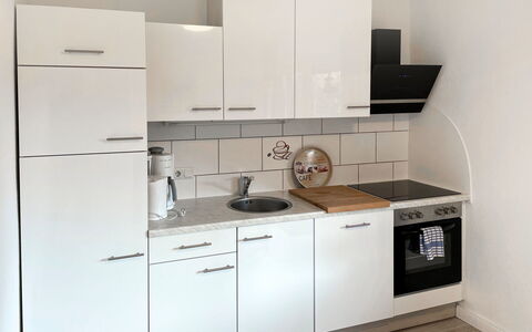Hexenhuus: Cabinetry, Bygning, Countertop, Køkken Apparat, Komfur, Husholdningsapparat, Bordservice, Cooktop, Køkken, Gaskomfur