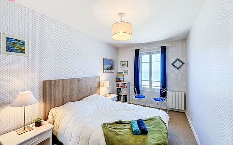 Saint Malo 260: Seng, Møbel, Soveværelse, Indretning, Sengetøj, Væg, Sengetøj, Etage, Værelse, Sengetøj