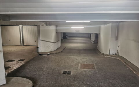 Saint Malo 260: Bygning, Gulvbelægning, Etage, Gas, Toner Og Skygger, Kompositmateriale, Vej, Symmetry, Beton