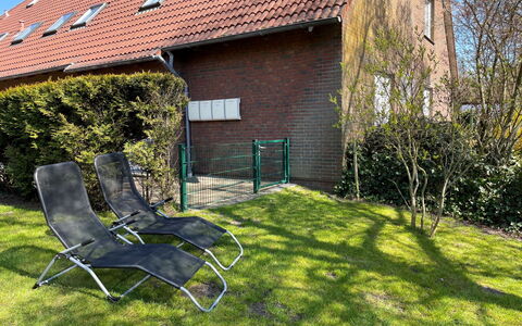 Meeresrauschen: Plante, Ejendom, Bygning, Land Lot, Udendørs Møbler, Græs, Vindue, Naturlige Landskab, Træ, Skygge