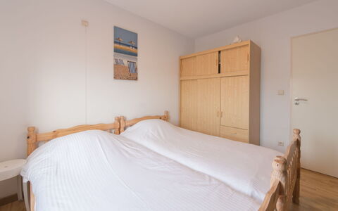 Wilde Zee with Terrace: Møbel, Ejendom, Komfort, Bygning, Træ, Seng, Skygge, Bed Frame, Etage