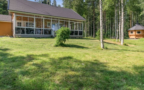 Katariina: Græs, Hus, Sommerhus, Land Lot, Hjem, Estate, Lawn, Sidespor, Stuehus, Veranda