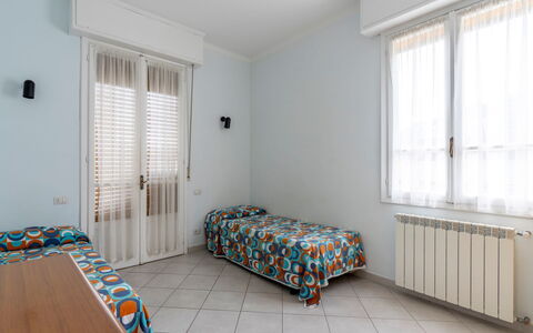 Sant'Antonio: Vindue, Ejendom, Træ, Indretning, Skygge, Cabinetry, Komfort, Etage, Window Blind