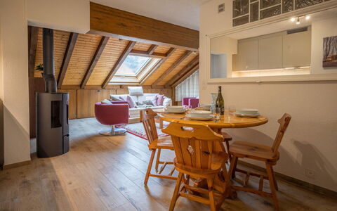 Orion 205: Sky, Himmel, Ejendom, Bygning, Træ, Træ, Stol, Urban Design, Udendørs Møbler, Bord