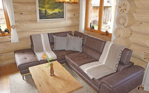 Chalet Karin: Møbel, Bord, Couch, Træ, Billedramme, Komfort, Stue, Indretning, Etage, Stol