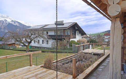 Chalet Karin: Sky, Himmel, Ejendom, Bygning, Plante, Bjerg, Træ, Land Lot, Hus, Træ