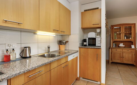 Ovronnaz 505: Køkken, Countertop, Cabinetry, Gulvbelægning, Træ, Køkken Apparat, Indretning, Møbel, Større Bandage, Etage