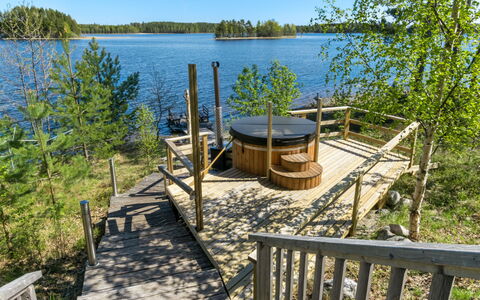 Villa Pyöriäinen: Træ, Bank, Hus, Sommerhus, Sø, Dam, Skov, Bjælkehytte