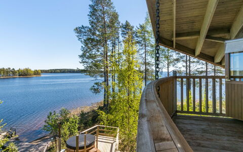 Villa Pyöriäinen: Træ, Bank, Hus, Sommerhus, Sø, Dam, Skov, Bjælkehytte