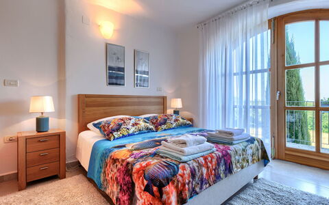 Buje 200: Møbel, Indretning, Seng, Værelse, Gulvbelægning, Etage, Træ, Soveværelse, Loft, Textile