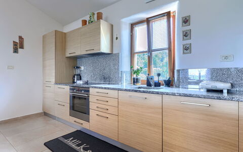 Buje 200: Countertop, Køkken, Cabinetry, Køkken Apparat, Gulvbelægning, Indretning, Træ, Større Bandage, Etage, Møbel