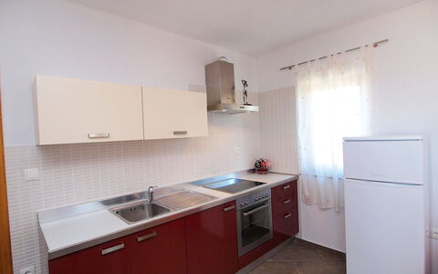 Pakoštane Drage 101: Cabinetry, Køkkenvask, Håndvask, Ejendom, Countertop, Tap, Bygning, Træ, Sanitærarmatur, Køkken