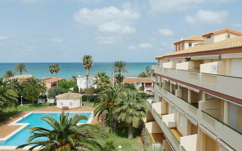 La Marina: Vand, Himmel, Sky, Bygning, Ejendom, Plante, Badeby, Vindue, Træ, Arkitektur