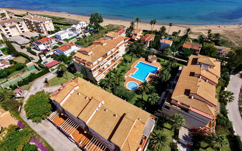 La Marina: Udvej, Lejlighed, Estate, Hacienda, Hotel, Villa, Badeby, Eco Hotel, Svømmepøl