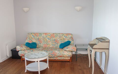 Les Nielles: Møbel, Couch, Bord, Ejendom, Bygning, Azure, Komfort, Træ, Hus, Studio Couch