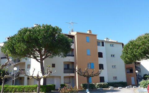 Le Grau du Roi 110: Himmel, Plante, Bygning, Daytime, Vindue, Træ, Urban Design, Hus, Ejerlejlighed, Facade